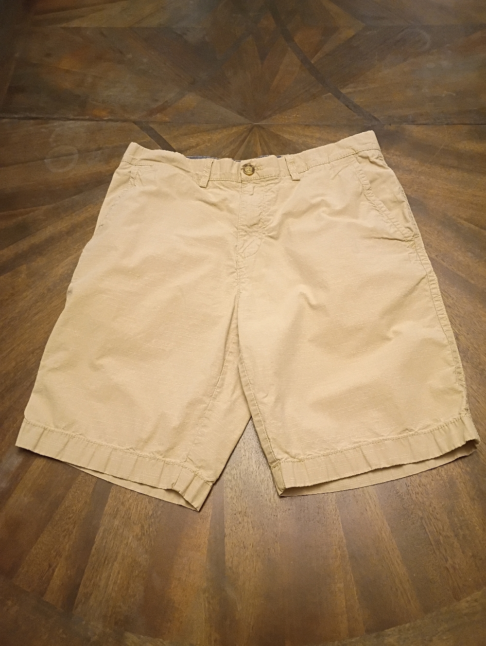 Tommy Hilfiger Men’s Khaki Chino Shorts Size 32 Classic Fit Flat Front Beige